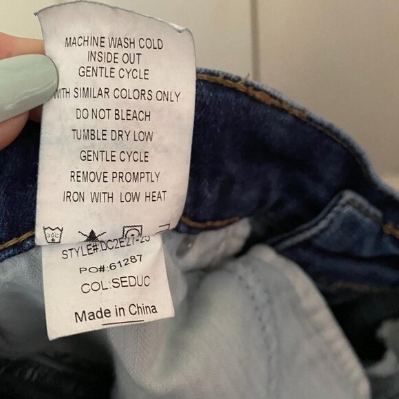 Level 99 Women's Skylar Distressed Button Fly Raw Step Hem High Rise Jeans Sz 30 - Picture 9 of 12